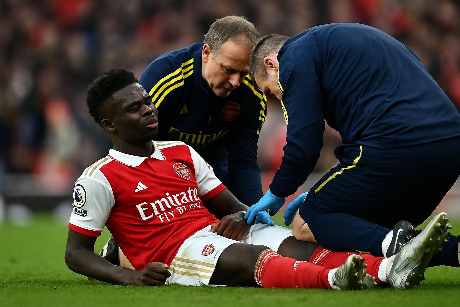 Bukayo Saka loukkaantui – Arsenalin mestaruushaaveet testissä neljän viikon tauolla